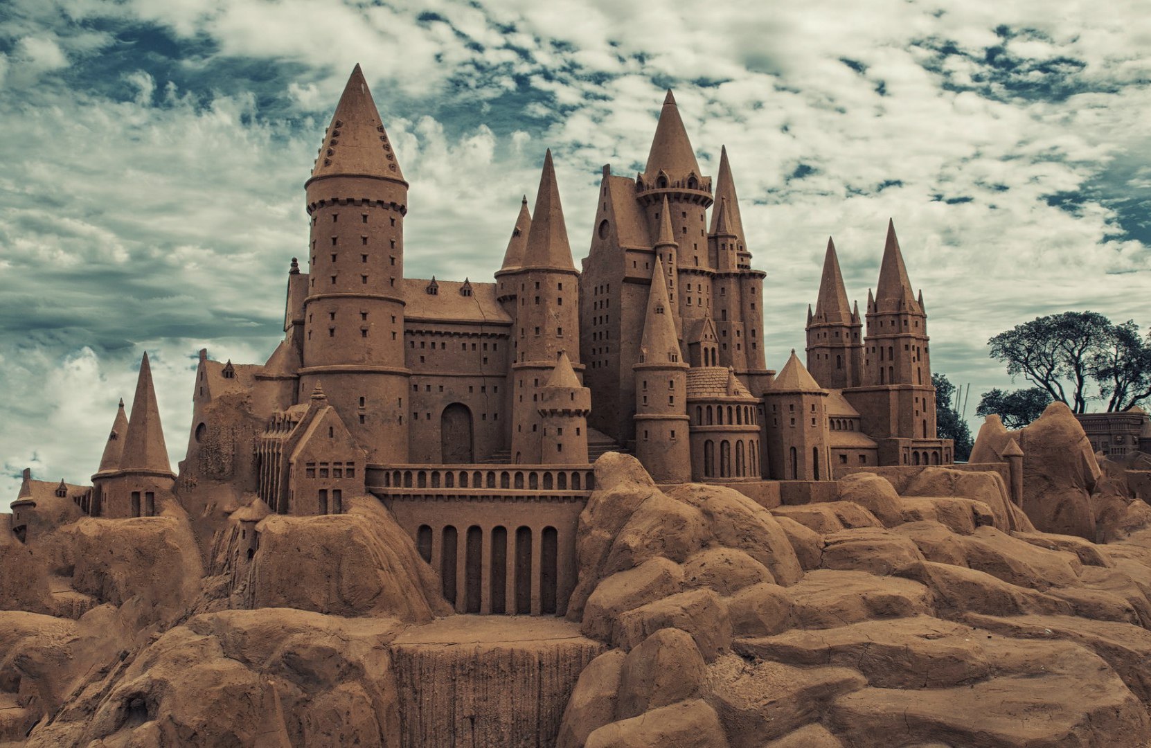 Creative_Wallpaper_Sand_castle_094819_MOD